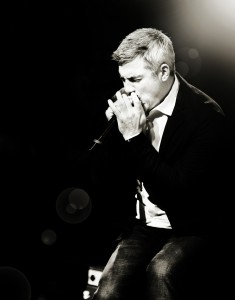 Taylor Hicks performs the Clearwater River Casino on Saturday.